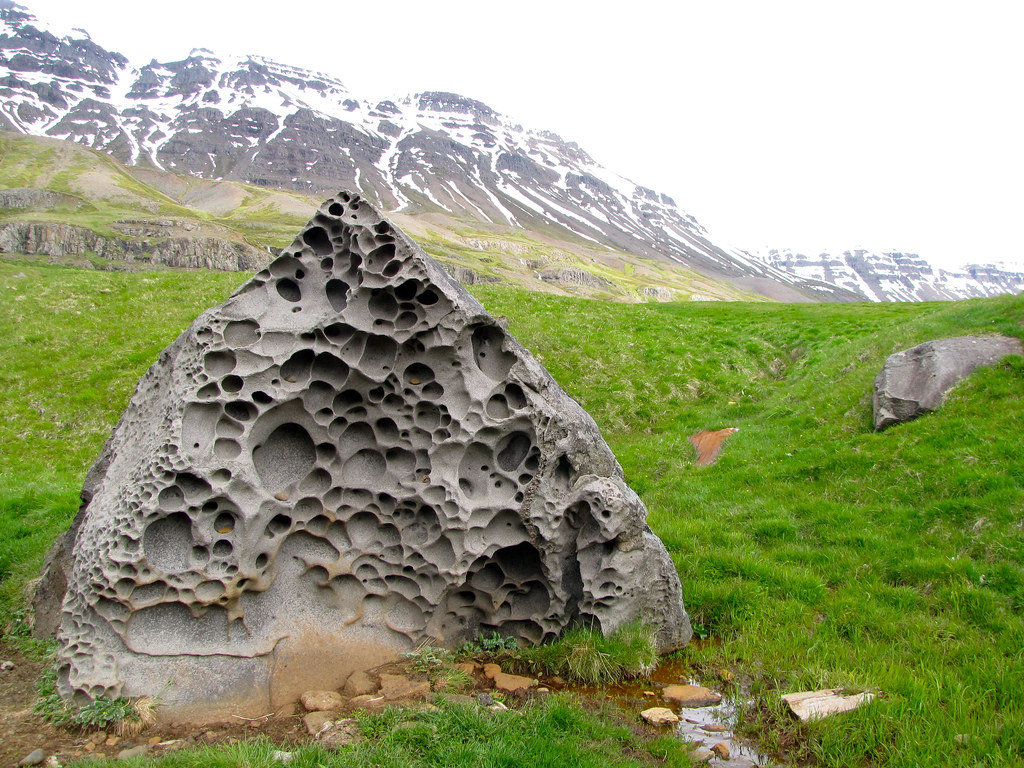 Stregoneria e Storiografia della memoria: Seyðisfjörður dei Nani